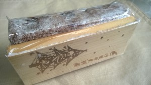 かまぼこ板に乗っています