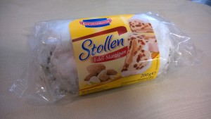 大きさはカルディのミニラムシュトーレン位